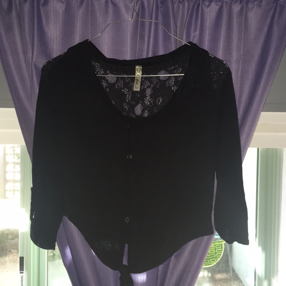 Black, Half-Sleeved Crop Top